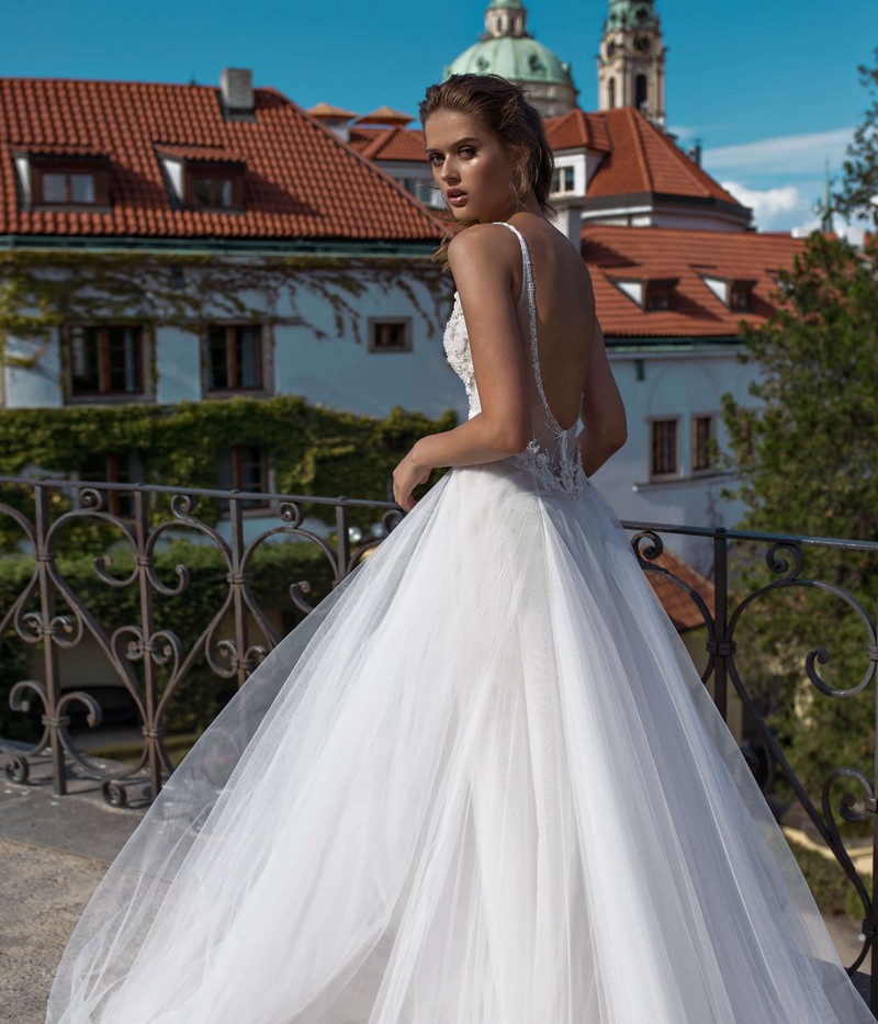 A Line Attractive Lace Beach Wedding Dresses Beaded V Neck Bohemian Backless Bridal Gowns Appliqued Floor Length Tulle Robe De Marie ppliqued