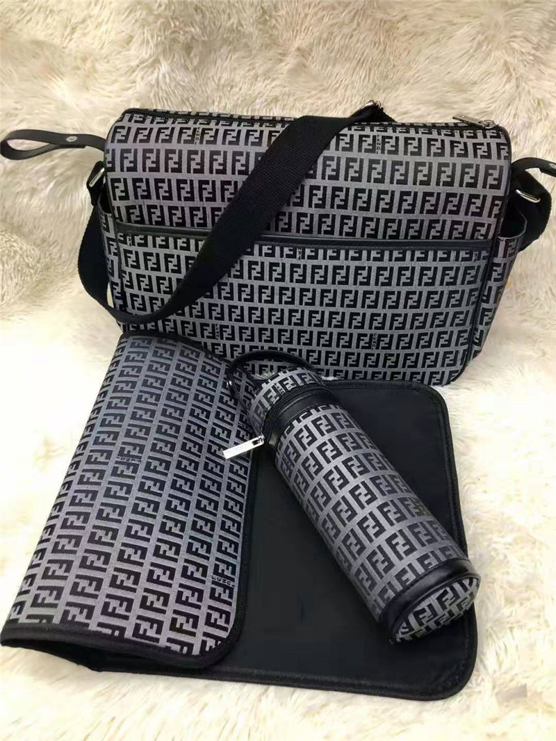 Baby Diaper Bag with USB Interface Large Capacity Waterproof Nappy Bag Kits Mummy Maternity Nursing Handbag for Free Shipping
Baby Diaper Bag with USB Interface Large Capacity Waterproof Nappy Bag Kits Mummy Maternity Nursing Handbag for Free Shipping