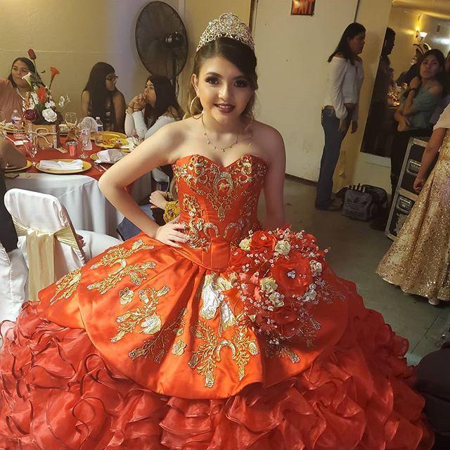 Vintage Red Organza Quinceanera Dresses Embroidery Satin Brithday Sweet 16 Dress Corset Ball Gown Sweetheart Cascading Prom Party Wear Skrit