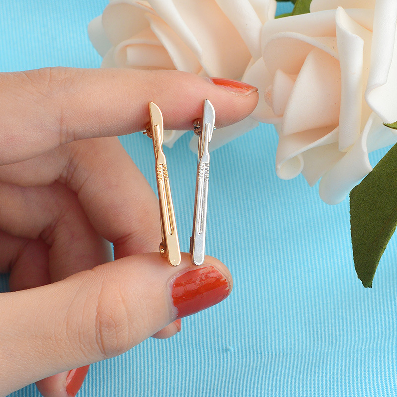 Cute Small Funny gold silver color scalpel pattern Enamel Brooches Pins For Women Christmas Demin Shirt Decor Brooch Pin Metal Kawaii Badge
Cute Small Funny gold silver color scalpel pattern Enamel Brooches Pins For Women Christmas Demin Shirt Decor Brooch Pin Metal Kawaii Badge