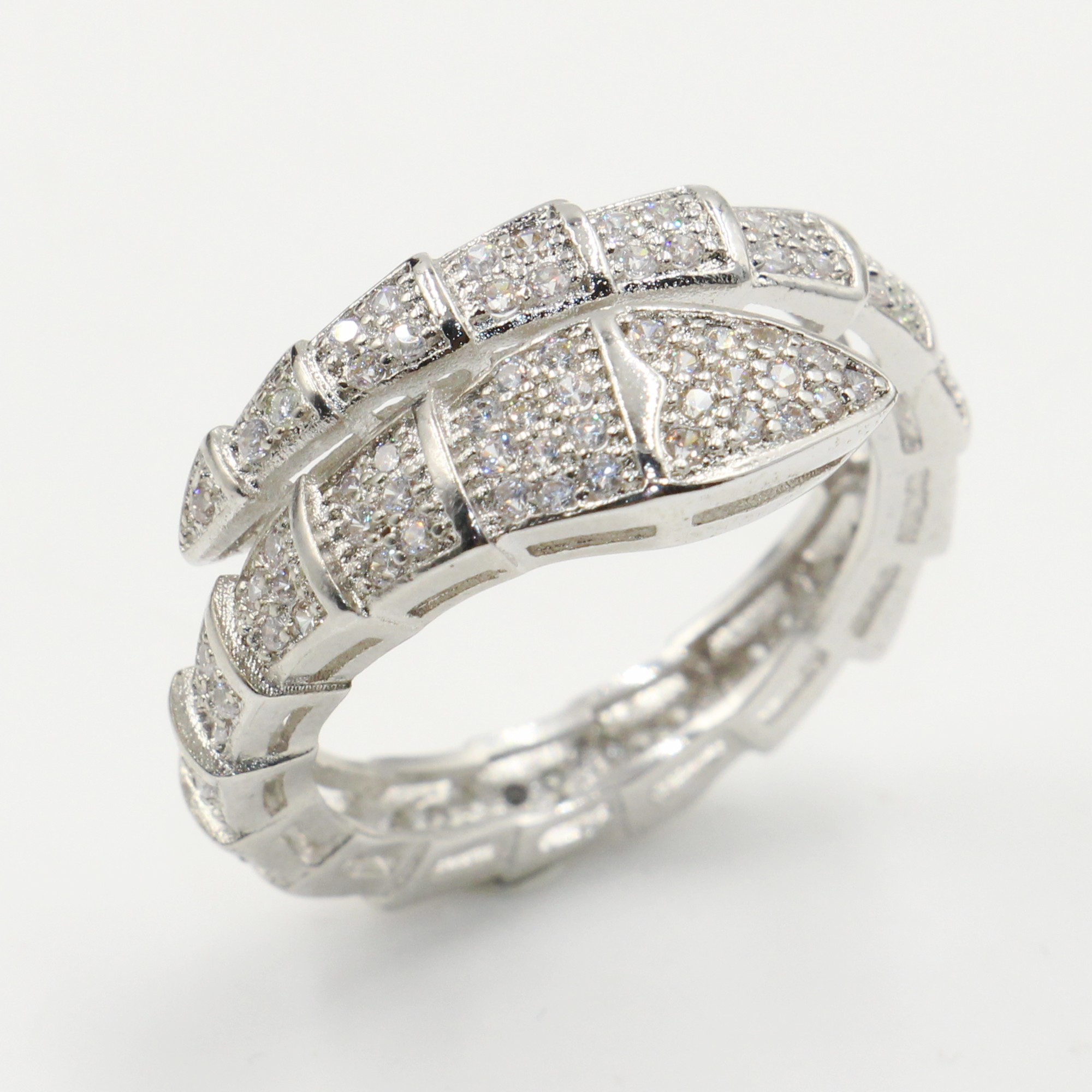 Punk Vintage Fashion Jewelry 10KT White Gold Fil Pave White Sapphire CZ Diamond Gemstones Party Eternity Ring Women Wedding Snake Band Ring