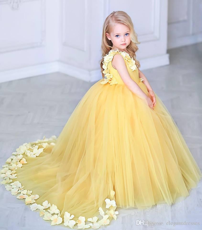 Ball Cheap V-Neck Gown Flower Girls Dresses With Flowers Adorned Kids Yellow Custom Communion Party Gowns Elegant Formal s s