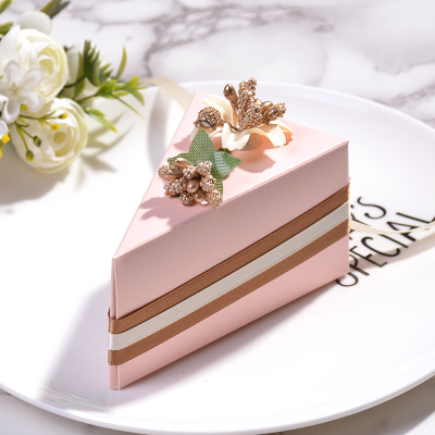 Triangular Cake Paper Candy Box Wedding Gift Boxes for Guests Wedding Favors and Gifts Chocolate Box Party Supplier Decoration
Triangular Cake Paper Candy Box Wedding Gift Boxes for Guests Wedding Favors and Gifts Chocolate Box Party Supplier Decoration