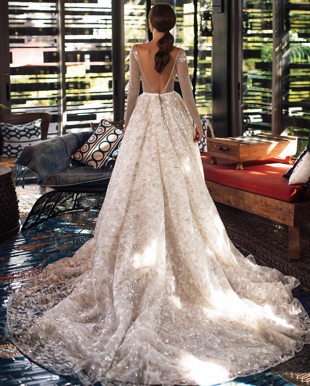 Luxury Long Sleeve Wedding Dresses Backless Lace Sequined Sexy Bridal Gowns Bateau Neck Sweep Train Graden Wedding Dress vestido de novia