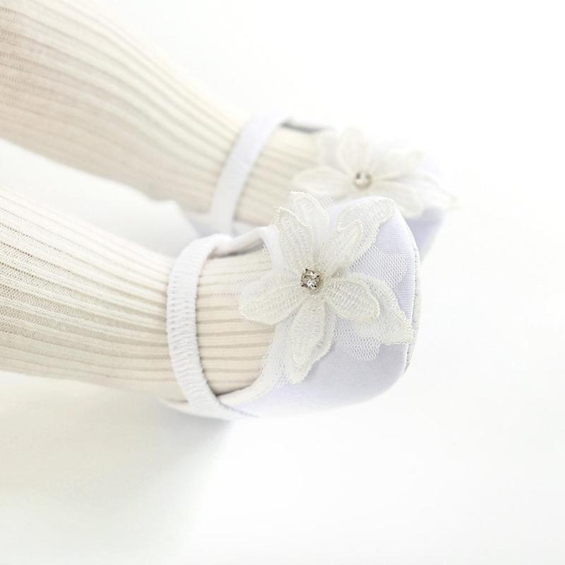 Baby Girl Infants Embroidery Floral Pattern Princess Shoes+Lace Flower Headband Photography Props Set
Baby Girl Infants Embroidery Floral Pattern Princess Shoes+Lace Flower Headband Photography Props Set