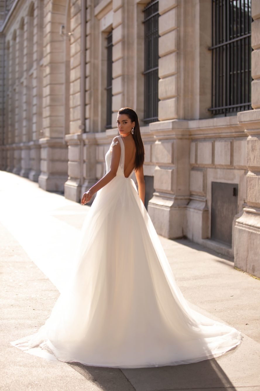 Simple A Line Millonova Wedding Dresses Short Sleeve Square Tulle Lace Applique Wedding Gowns Sweep Train robe de mariée