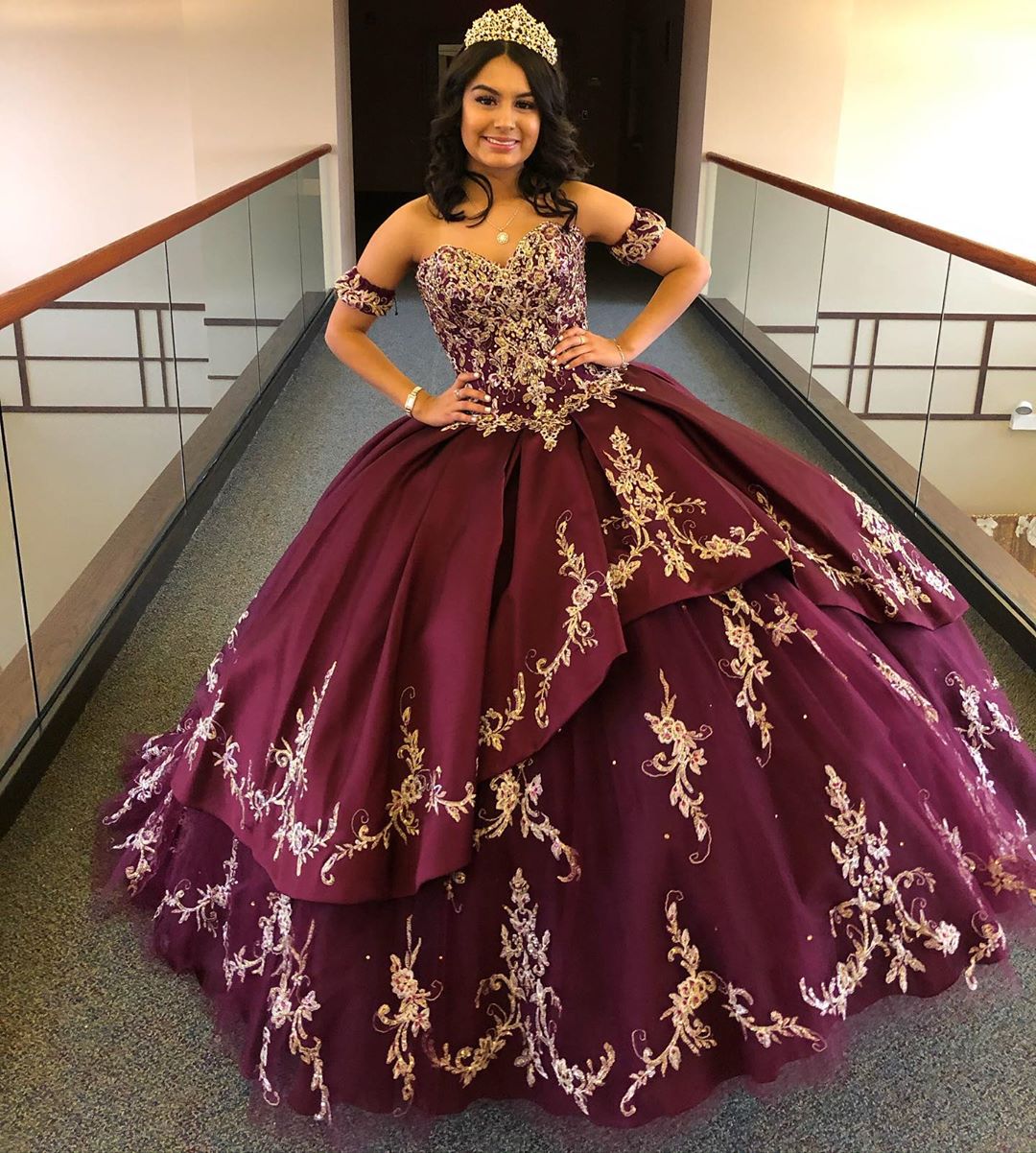Burgundy Luxurious Lace Beaded Quinceanera Prom Dresses Ball Gown Sweetheart Satin Tulle Evening Party Sweet 16 Dress ZJ103