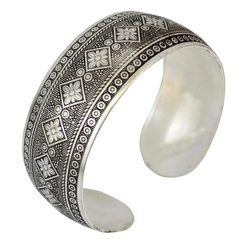 Vintage Style Gypsy Tibetan Jewelry Antique Bohemian Bangle Antique Tibetan Carving Cuff Bracelets Bangles For Women Christmas
Vintage Style Gypsy Tibetan Jewelry Antique Bohemian Bangle Antique Tibetan Carving Cuff Bracelets Bangles For Women Christmas