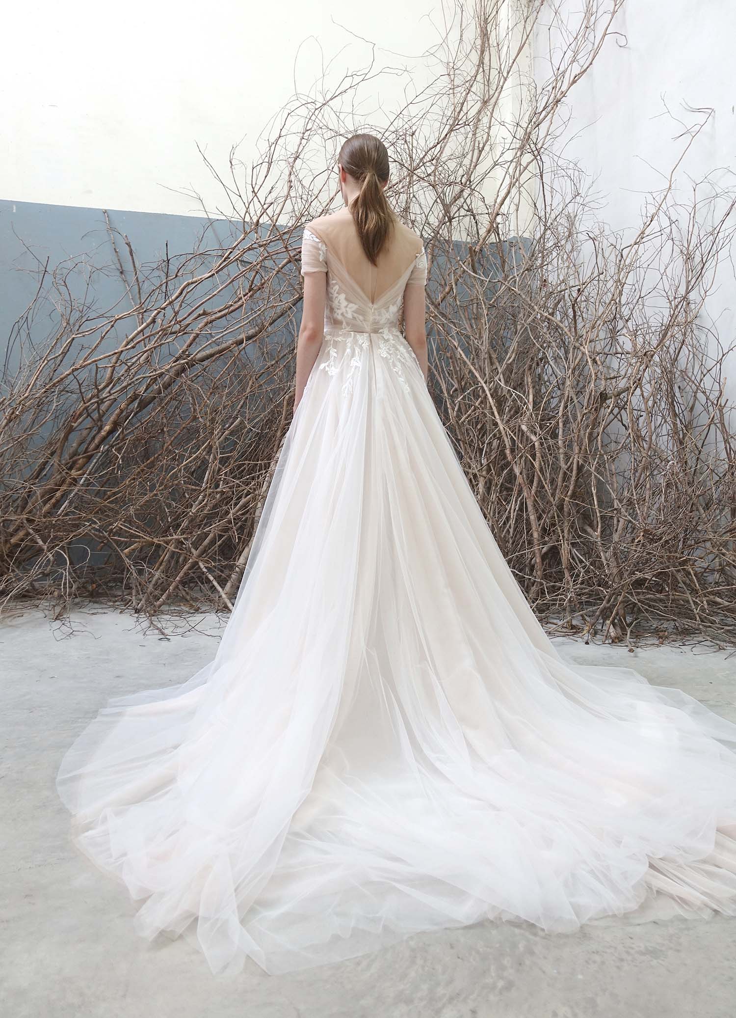 2020 Bohemian Wedding Dresses Sheer Jewel Neck Lace A Line Sweep Train Beach Wedding Dress Appliques Short Sleeves Vestidos De Novia