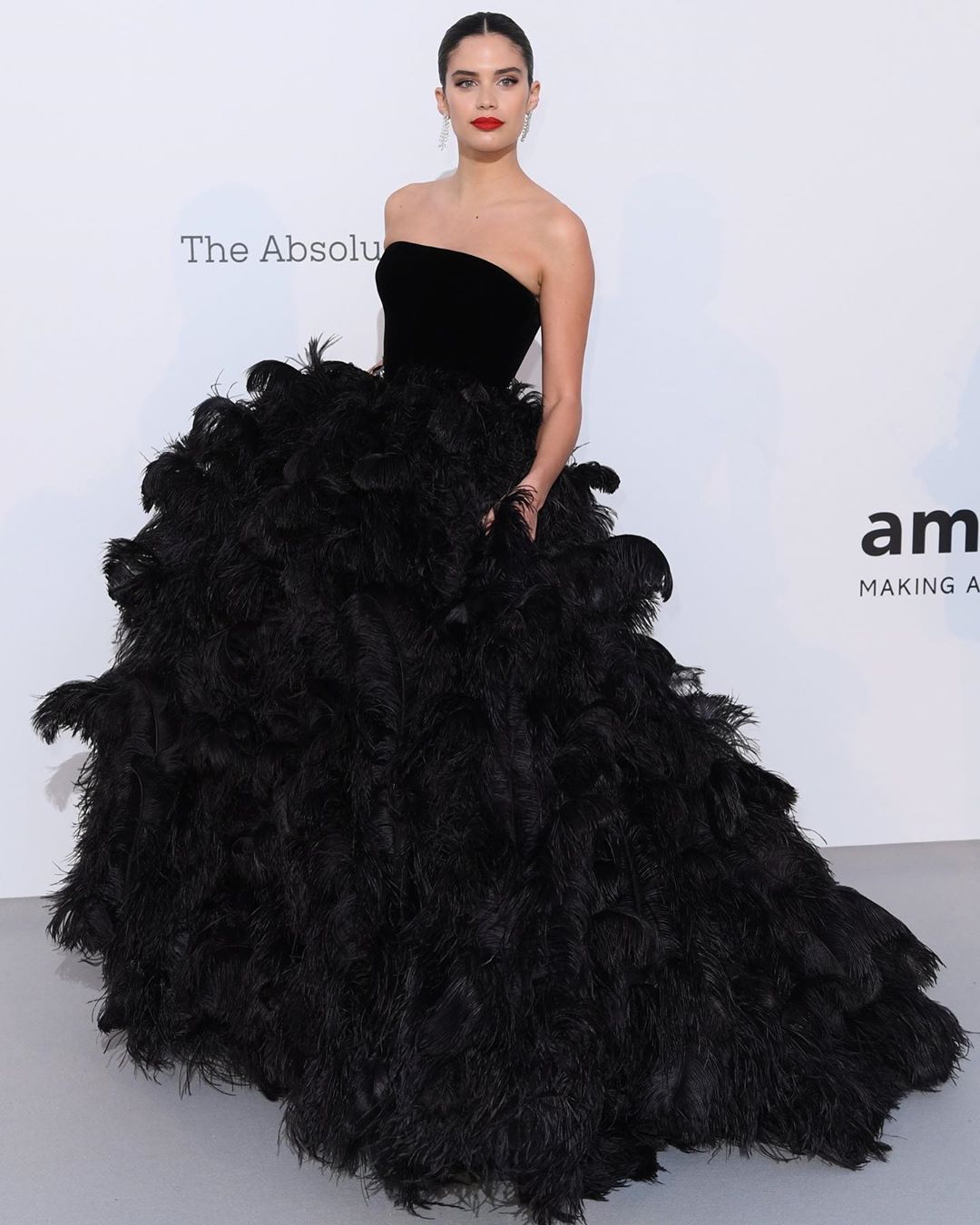 Black Feather Evening Dresses Strapless Puffy Fur Prom Gowns Long Special Occasion Dress Sweep Train vestidos de quinceañera