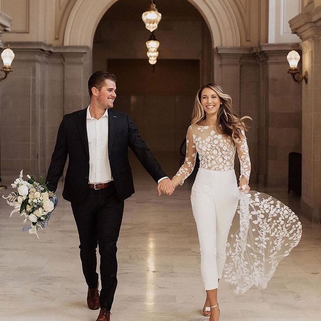 Designer 2020 Jumpsuit Beach Wedding Dresses Jewel Neck Long Sleeve Backless Ankle Length Bridal Outfit Lace Summer Wedding Gowns