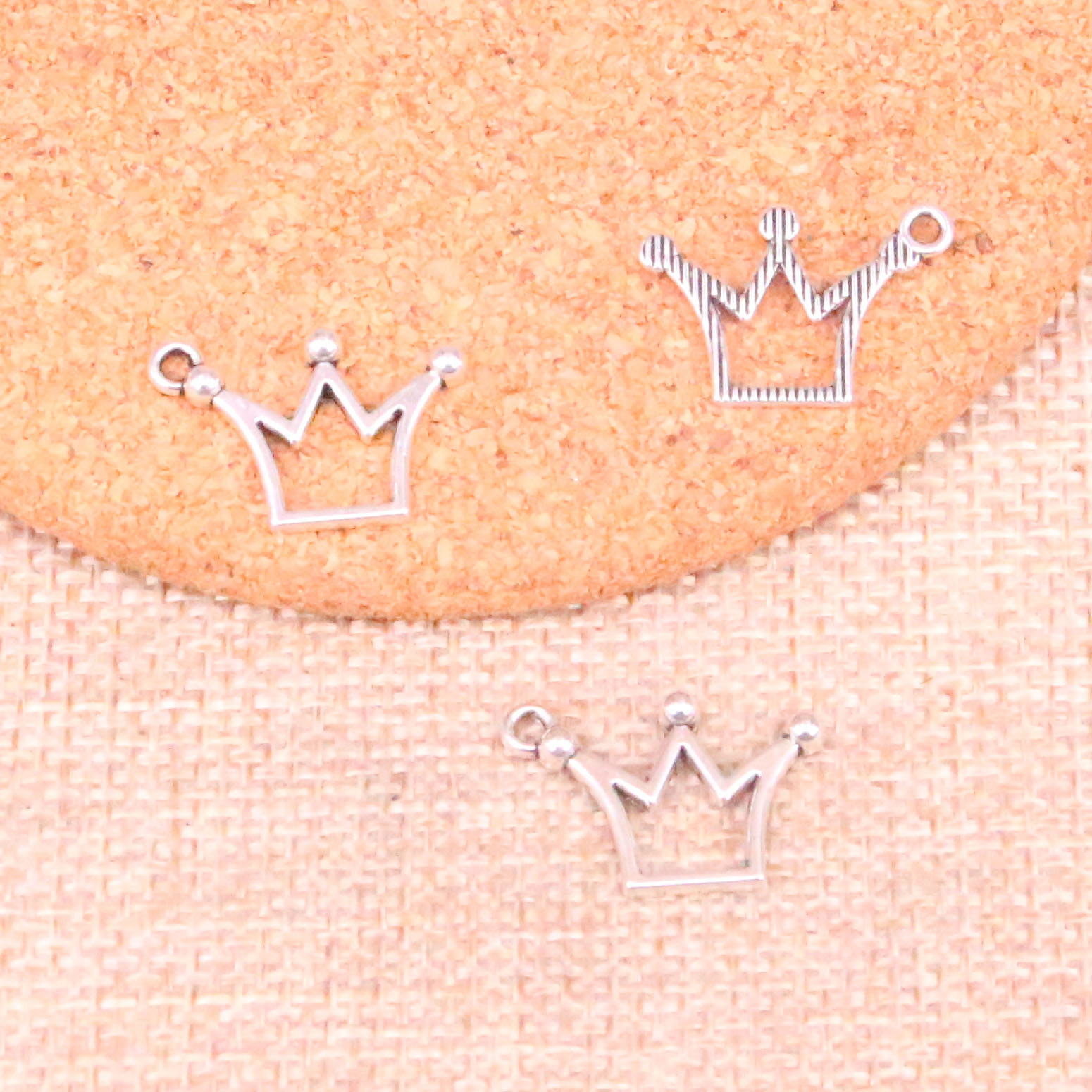 171pcs Charms crown 20*13mm Antique Making pendant fit,Vintage Tibetan Silver,DIY Handmade Jewelry, Bronze;silver
171pcs Charms crown 20*13mm Antique Making pendant fit,Vintage Tibetan Silver,DIY Handmade Jewelry, Bronze;silver