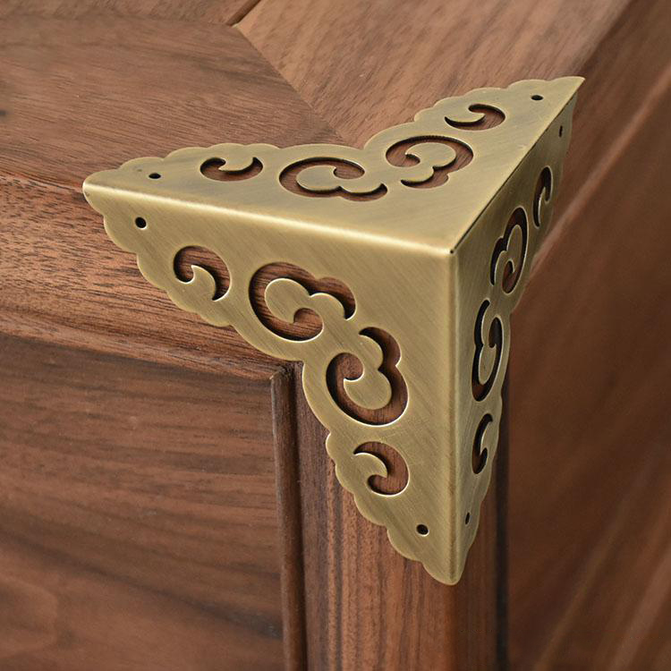 4 pics antique corner bracket wooden box corner luggage bag hardware angle Air Jewelr Classical Boxes corner furniture fitting
4 pics antique corner bracket wooden box corner luggage bag hardware angle Air Jewelr Classical Boxes corner furniture fitting