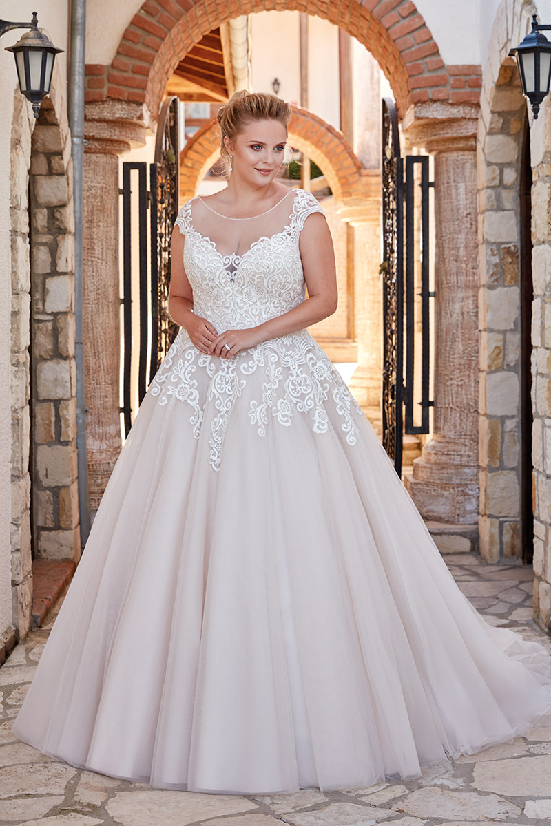 Eddy K Plus Size Wedding Dresses Sheer Jewel Neck Short Sleeves A Line Lace Appliques Button Back Country Wedding Dress Custom Made Gowns