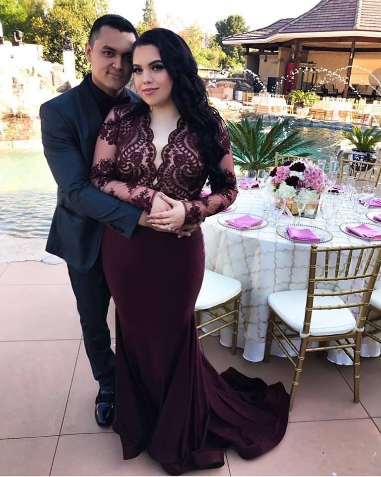 2019 Dark Burgundy Evening Dresses V Neck Long Sleeves Mermaid Prom Dress Lace Appliqued Floor Length Saudi Formal Party Gowns custom