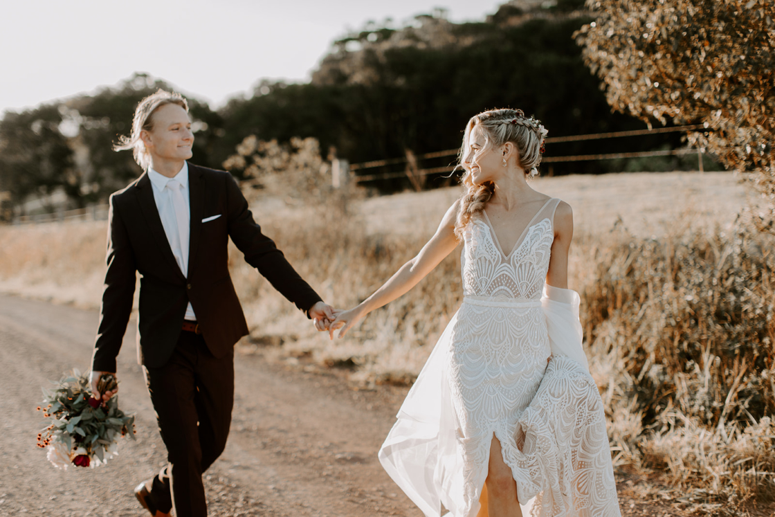 2020 Lace Mermaid Wedding Dresses With Detachable Train V Neck Applique Country Wedding Dress Bridal Gowns Custom Made Robes De Mariée