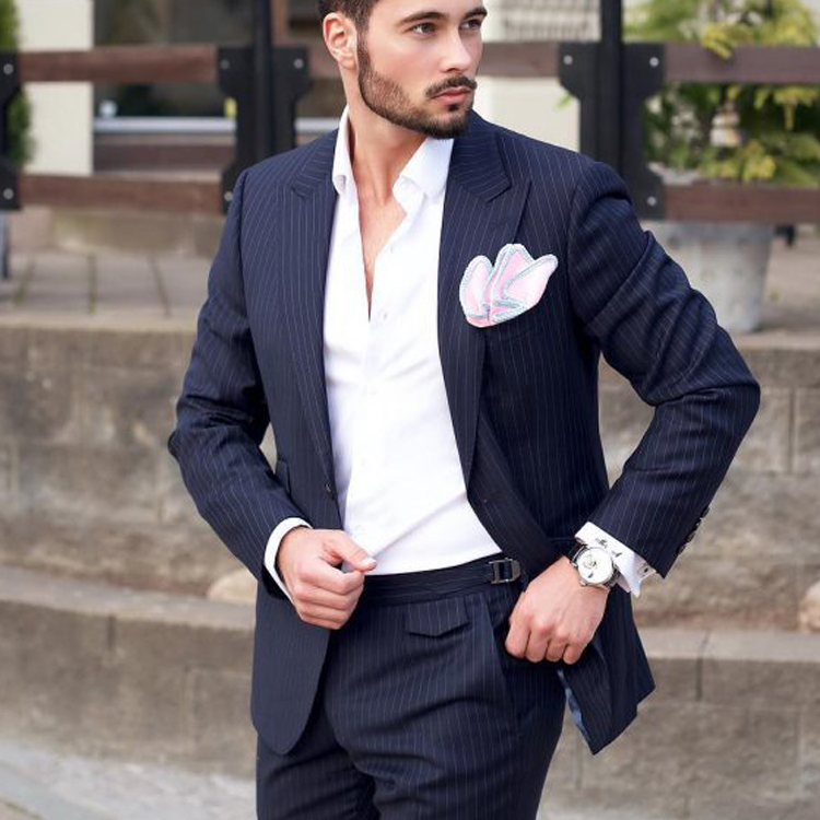 New Pinstripe Groom Wedding Tuxedos Peaked Lapel Men Pant Suit Handsome 2 Pieces Groomsmen Wear Formal Blazer