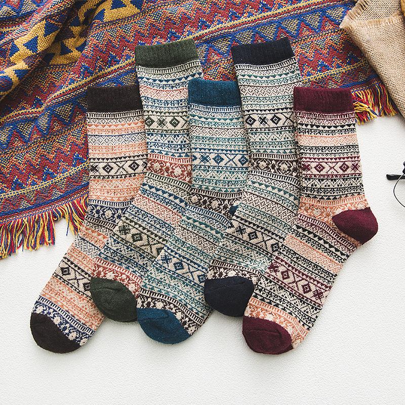 

Januarysnow 5Pairs/lot New Witner Men Thick Warm Wool Socks Vintage Christmas Socks Colorful Socks Gift Free size YM9001, Multi
