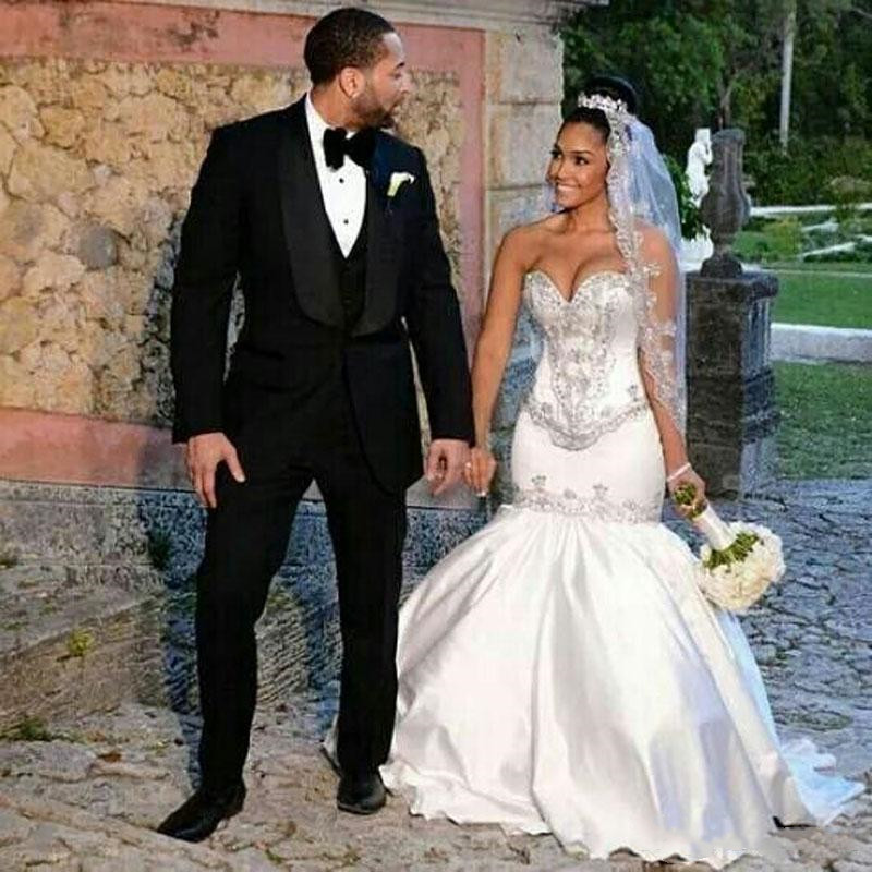 2020 Sexy African Mermaid Wedding Dresses Beaded Crystals Appliques Plus Size Saudi Arabian Dubai Bridal Dresses, Champagne
2020 Sexy African Mermaid Wedding Dresses Beaded Crystals Appliques Plus Size Saudi Arabian Dubai Bridal Dresses, Champagne