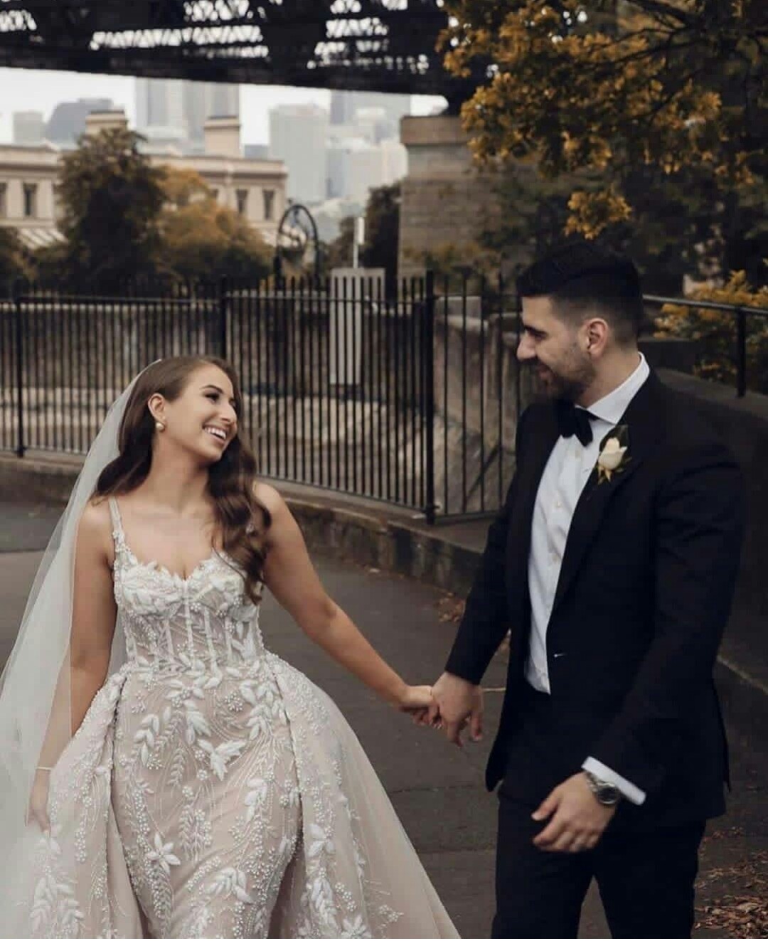 2020 Mermaid Wedding Dresses With Detachable Train Lace Appliques Beaded Country Wedding Dress Sexy Backless Robes De Mariée