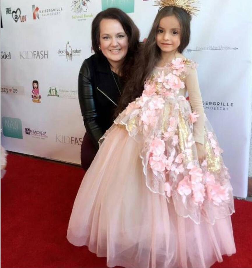 Gorgeous Pink Girls Pageant Dresses 3D Floral Appliqued Custom Long Sleeve Toddler Flower Girl Dress Lace Tulle First Communion Gowns