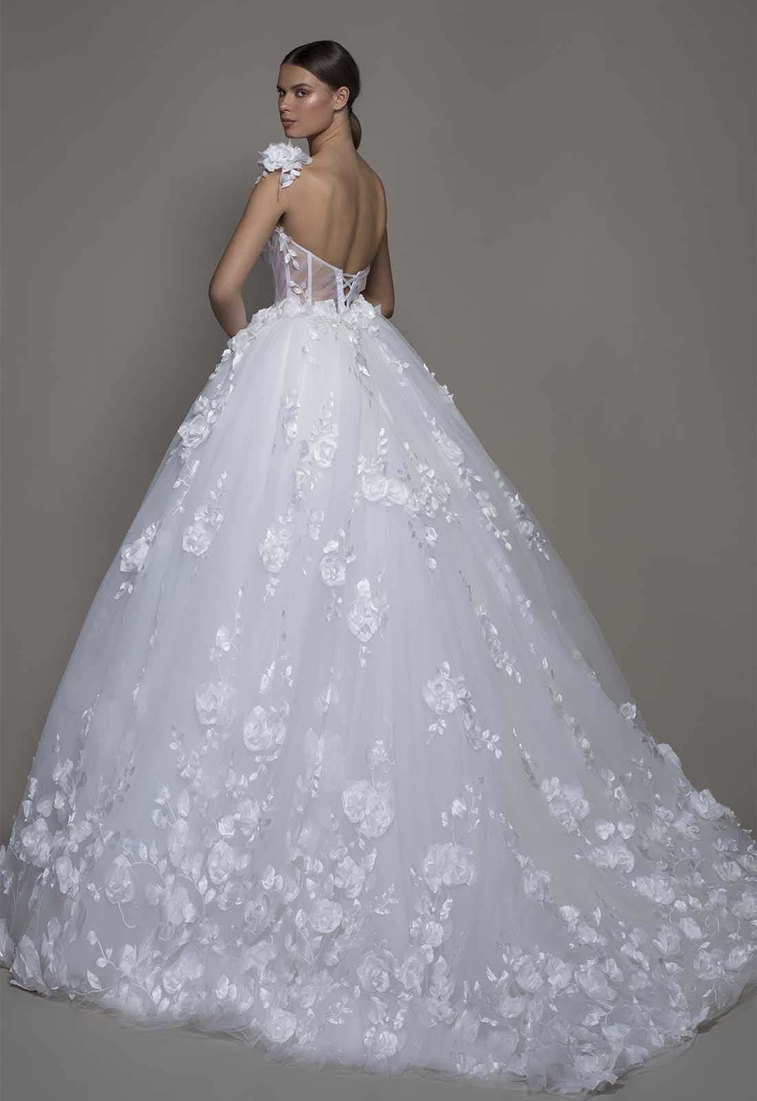 2020 White Wedding Dresses With 3D Floral Appliqued A Line Sweep Train Bohemian Wedding Dress Custom Made Country Garden Boho Bridal Gowns