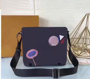 2019 men designer bags luxury famous messenger crossbody single shoulder bag man business trip bags good leather big capcatiy 8849LL, Black
2019 men designer bags luxury famous messenger crossbody single shoulder bag man business trip bags good leather big capcatiy 8849LL, Black