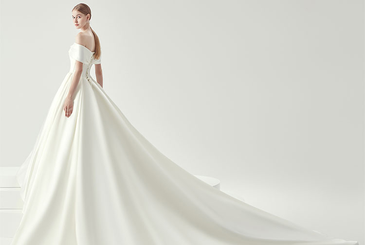 2020 Modest YL Elegant Ball Gown Off Shoulder Sleeveless Lace Up Wedding Dresses Satin Pleats Bow Wedding Gowns Sweep Train Bridal Gowns