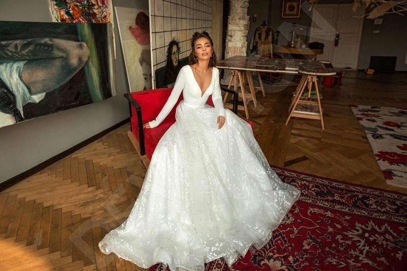 Fabulous Lace Backless Wedding Dresses Deep V Neck A Line Long Sleeves Bridal Gowns Sweep Train robe de mariée