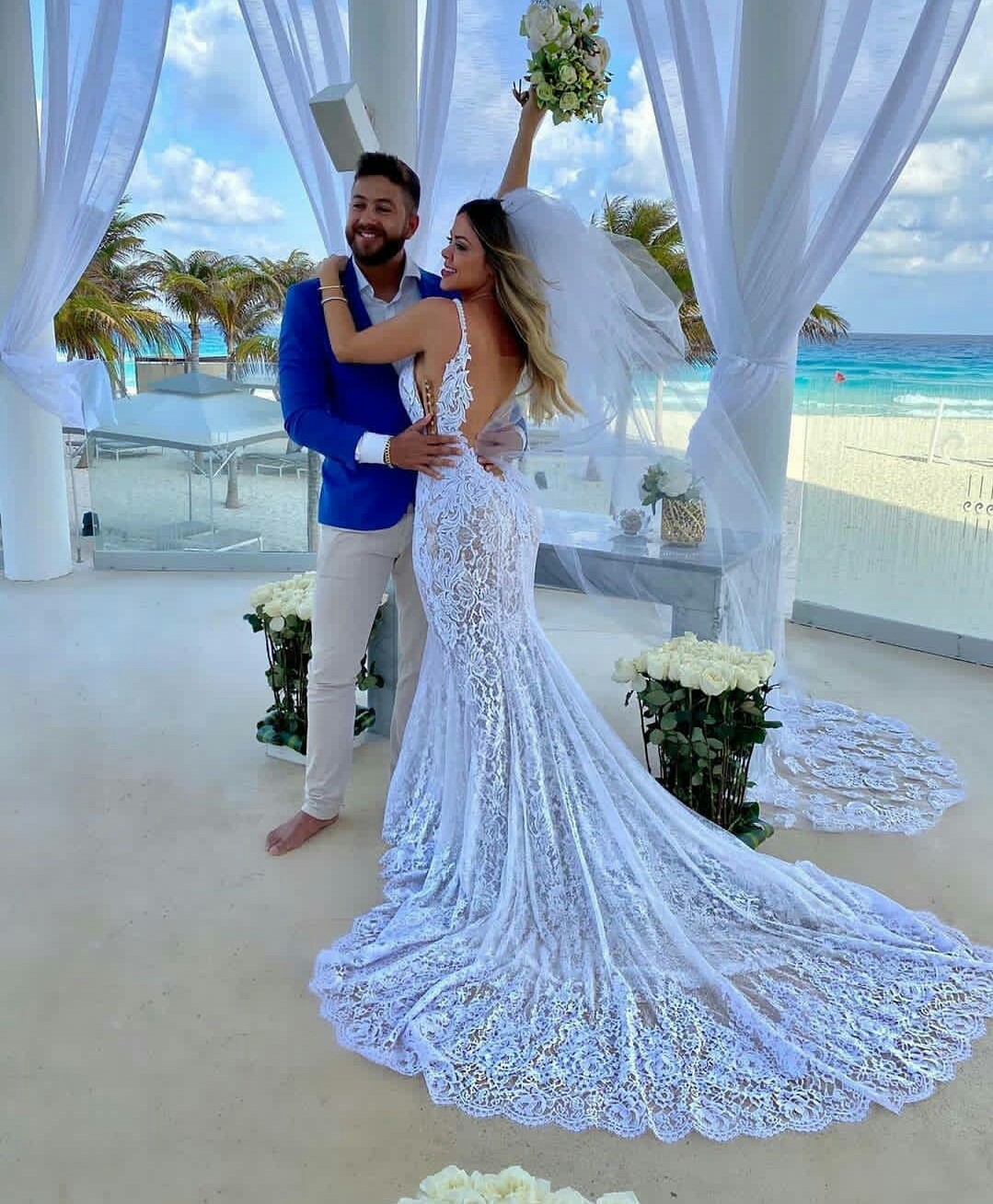 Plus Size Mermaid Wedding Dresses Beach Sleeveless Lace Appliques Bridal Gowns Sweep Train Illusion Backless Wedding Dress