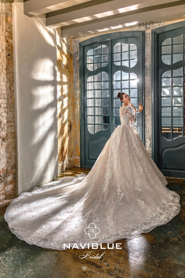 champagne ballroom wedding dresses scoop neck appliqued sequins long sleeves bridal gown ruffle court train custom made robes de marie