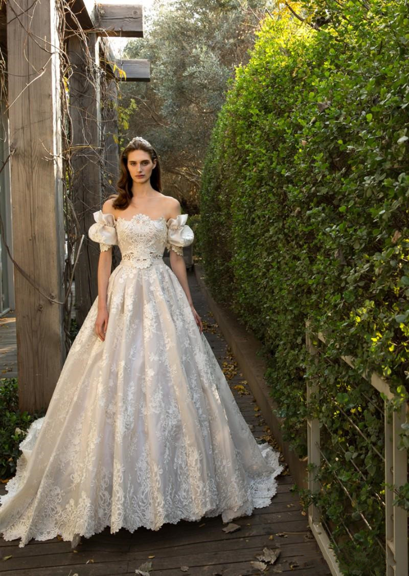 2020 New Vintage A-line Lace Applique Wedding Dresses With Puff Sleeves Off-Shoulder Neckline Chapel Train Illusion Bodice Bridal Gowns