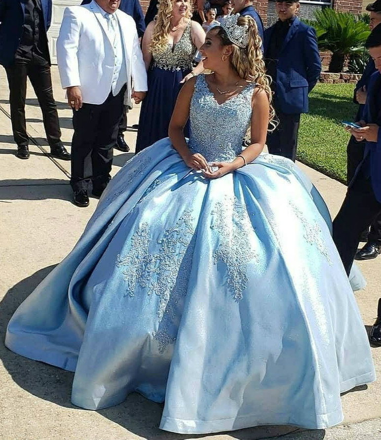Lace Beaded Vintage Sexy Quinceanera Prom Dresses V-neck Ball Gown Satin Evening Party Sweet 16 Dress ZJ110, Same as picture
Lace Beaded Vintage Sexy Quinceanera Prom Dresses V-neck Ball Gown Satin Evening Party Sweet 16 Dress ZJ110, Same as picture
