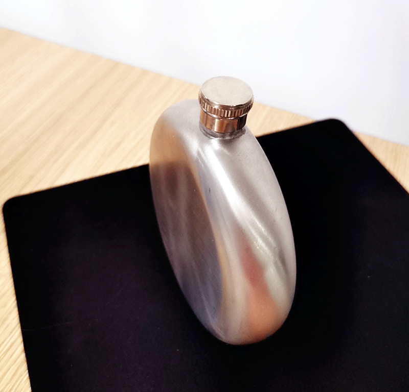 2020 NEW 5oz stainless steel Round hip flask fashion special wine jug party supplies free shipping A10
2020 NEW 5oz stainless steel Round hip flask fashion special wine jug party supplies free shipping A10