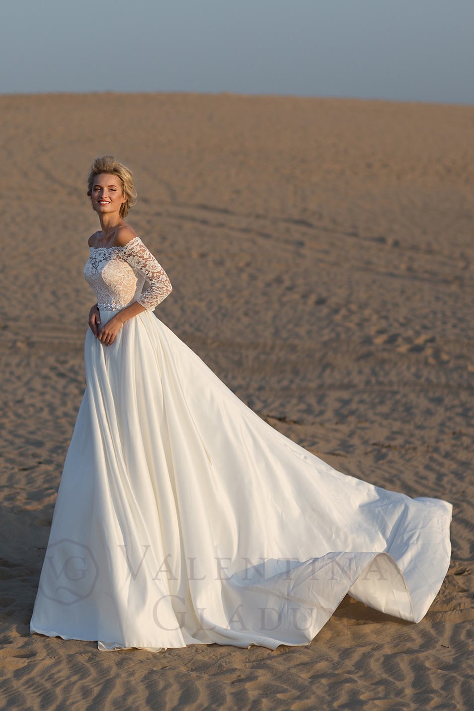2020 Beach Boho Wedding Dresses Off The Shoulder Lace Appliqued Half Long Sleeve Bohemia Wedding Gown Custom Plus Size Vestidos de Novia