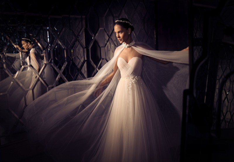 Elihav Sasson 2019 Wedding Dresses With Cape Lace Beads Sheer Neck Tulle Boho Country Wedding Dress Bridal Gown robe de mariée