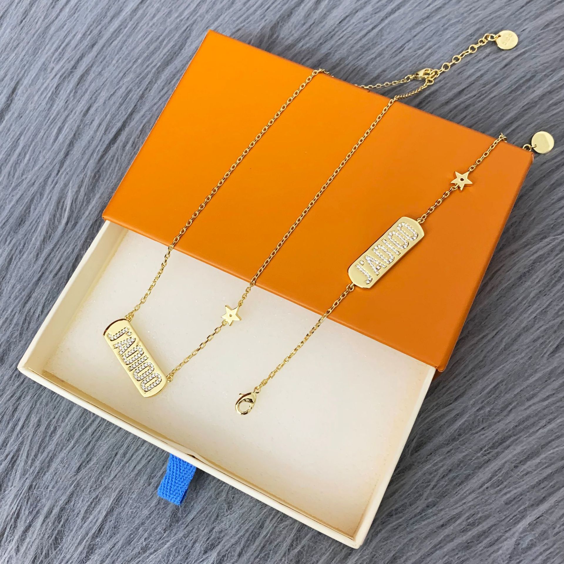 D family 2020 JAD letter necklace female di family High version star bracelet
D family 2020 JAD letter necklace female di family High version star bracelet