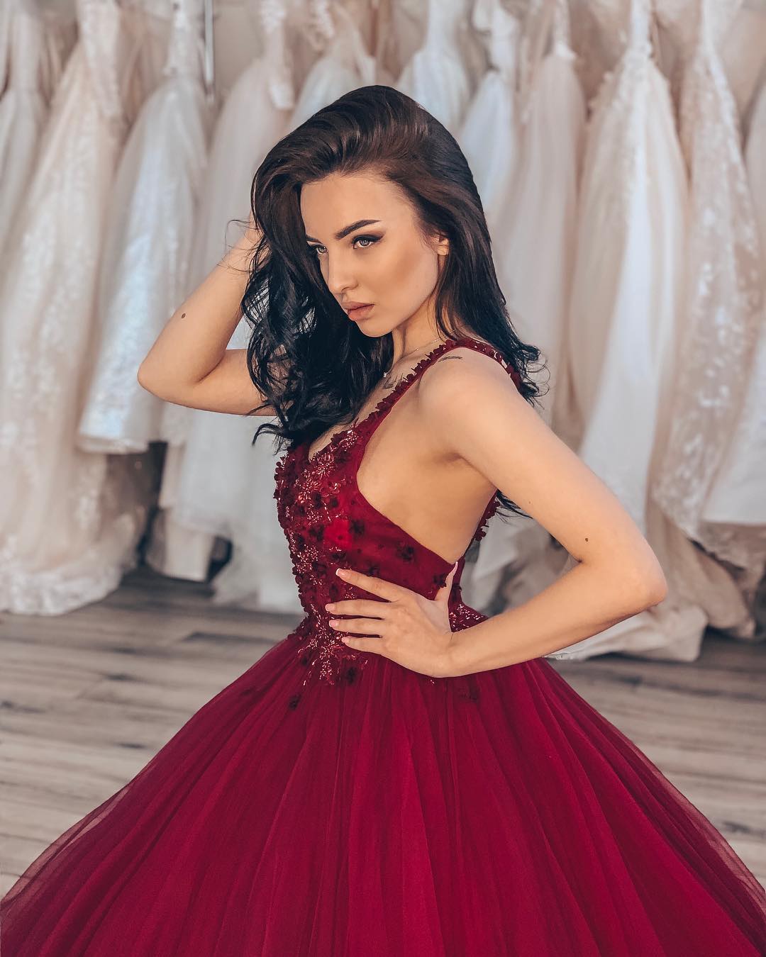 Bohemian Red Ball Gown Luxury Wedding Dresses Tulle Lace Crystal Formal Dress Spaghetti Sleeveless Floor Length Bridal Gowns