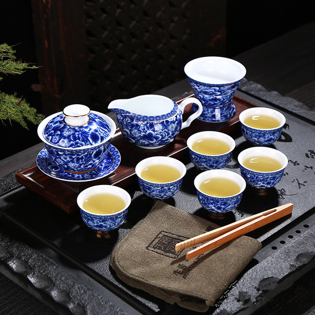 Blue and white porcelain tea set kung fu gift tea set Chinese traditional ancient tea set
Blue and white porcelain tea set kung fu gift tea set Chinese traditional ancient tea set