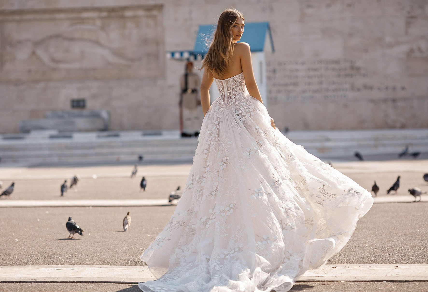 Berta Bohemian Dresses Sweetheart A e Appliques Sweep Train Belt Beach Wedding Dress Custom Made Garden Country Bridal Gown