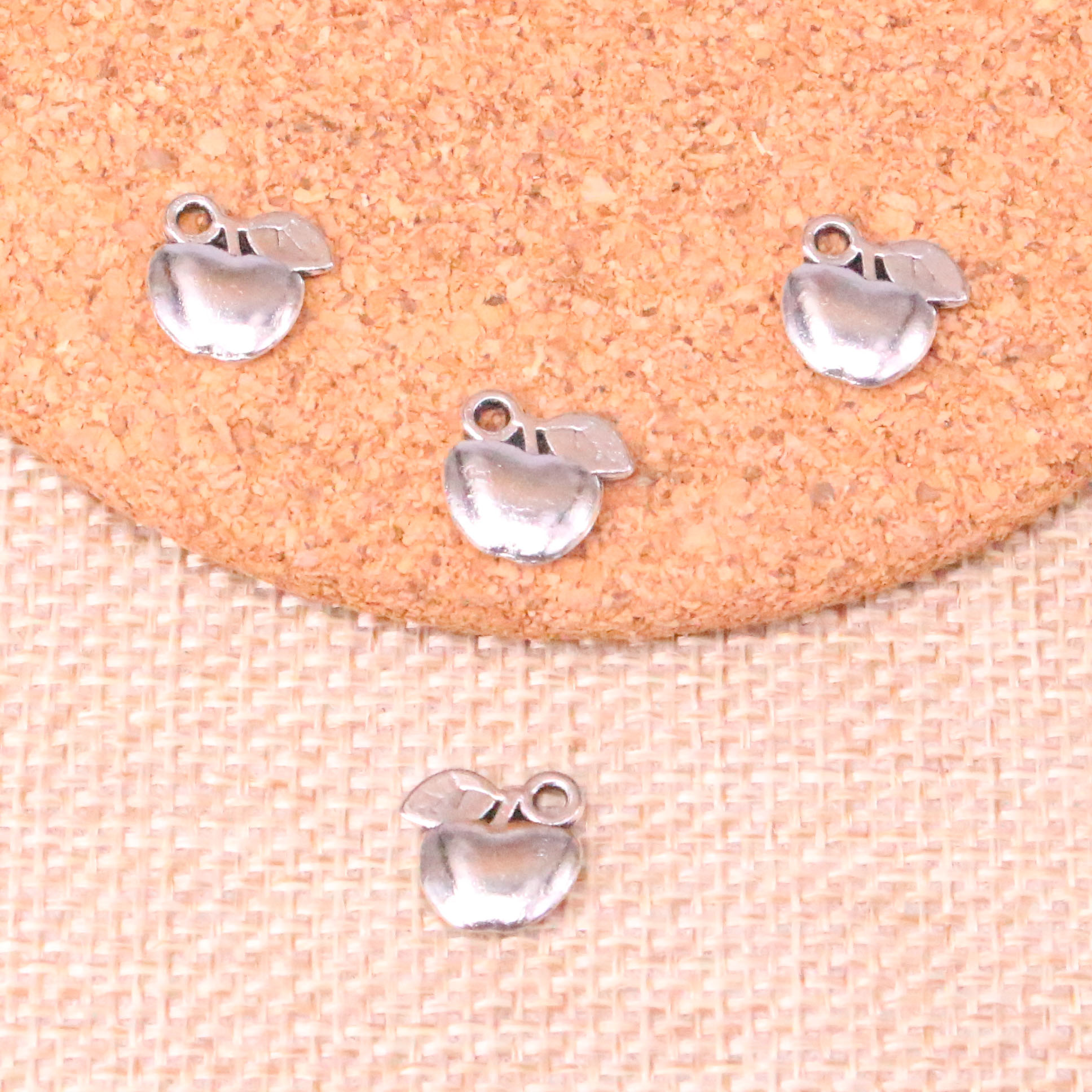 147pcs Charms apple 10*10mm Antique Making pendant fit,Vintage Tibetan Silver,DIY Handmade Jewelry, Bronze;silver
147pcs Charms apple 10*10mm Antique Making pendant fit,Vintage Tibetan Silver,DIY Handmade Jewelry, Bronze;silver