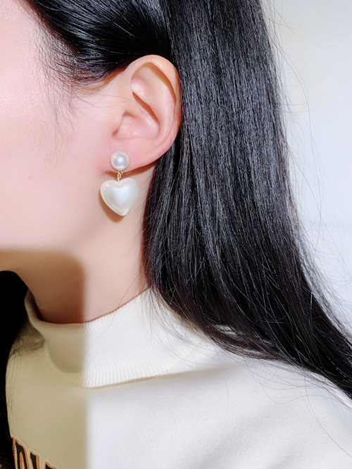 Wholesale-s fashion luxury designer cute lovely sweet heart pearl pendant dangle chandelier stud earrings for woman girls s925 silver pin
Wholesale-s fashion luxury designer cute lovely sweet heart pearl pendant dangle chandelier stud earrings for woman girls s925 silver pin