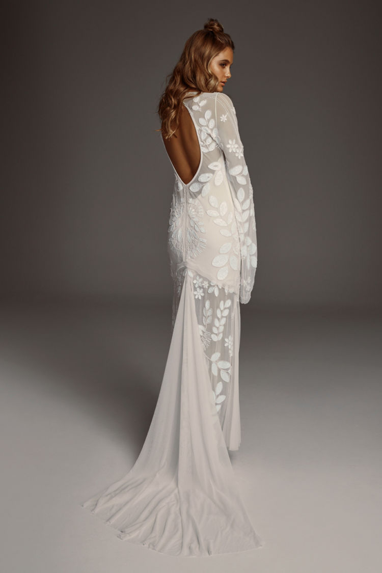 2019 Vintage Mermaid Wedding Dresses V Neck Lace Appliques Sweep Train Bohemian Wedding Dress Long Sleeve Hollow Back Beach Bridal Gowns
