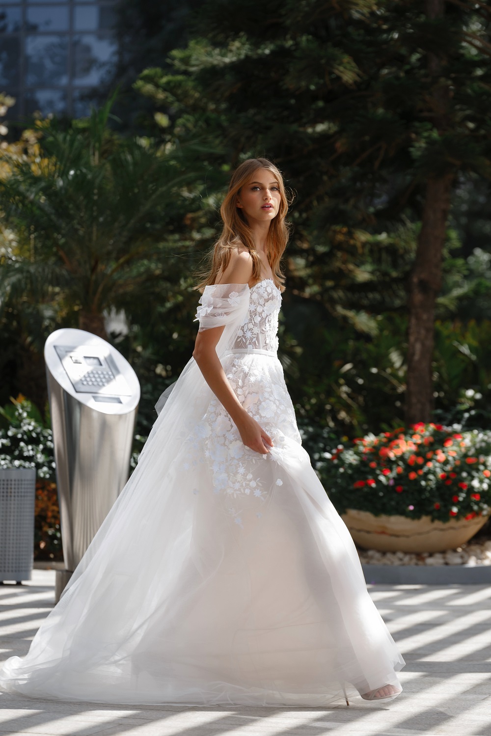 mira zwillinger wedding dress off the shoulder lace appliqued beach outdoor bridal dresses backless wedding gowns vestidos de novia