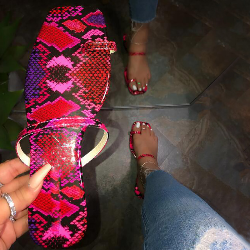 Slippers women novelty Slip on for female sexy Flat slippers design slides crystal Outdoor shoes comfortable, Black
Slippers women novelty Slip on for female sexy Flat slippers design slides crystal Outdoor shoes comfortable, Black