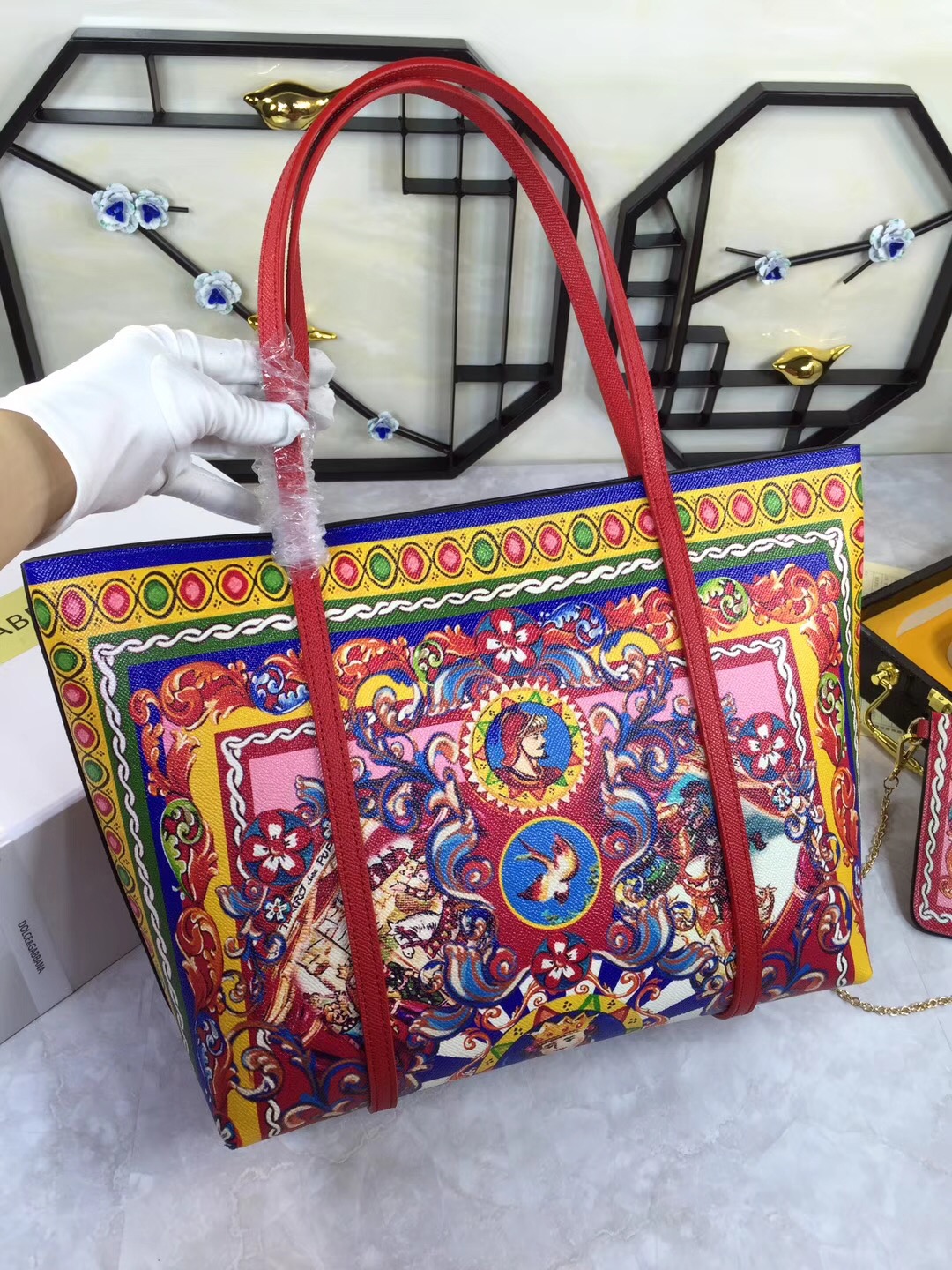 Designer-Milan fashion week high-grade Rose Leather shopping bag casual shoulder bag large printing large shopping bags, Prince shopping bag
Designer-Milan fashion week high-grade Rose Leather shopping bag casual shoulder bag large printing large shopping bags, Prince shopping bag