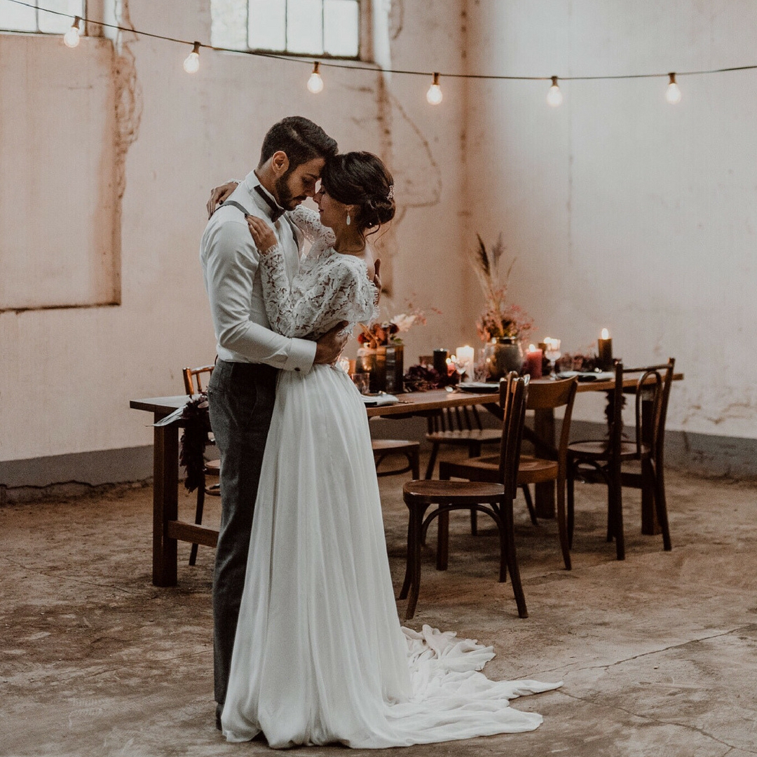 Modest Bohemian A Line Wedding Dresses Jewel Neck Long Sleeve Tulle Lace Applique Wedding Gowns Sweep Train robe de mariée