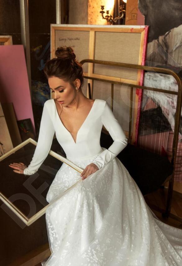 cheap 2020 Boho Modern Long Sleeves Wedding Dresses deep V Neck Covered Button Backless Lace Train Bridal Gowns Vestido de Novia