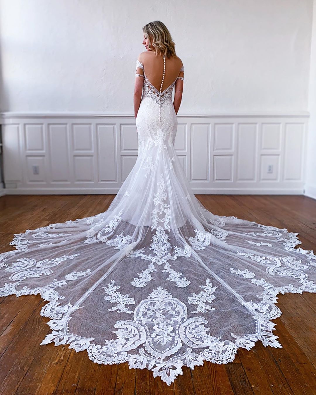 Mermaid Classy Beaded Lace Wedding Dresses Off The Shoulder Appliqued See Through Buttons Back Bridal Gowns Sweep Train Robes De Mari E