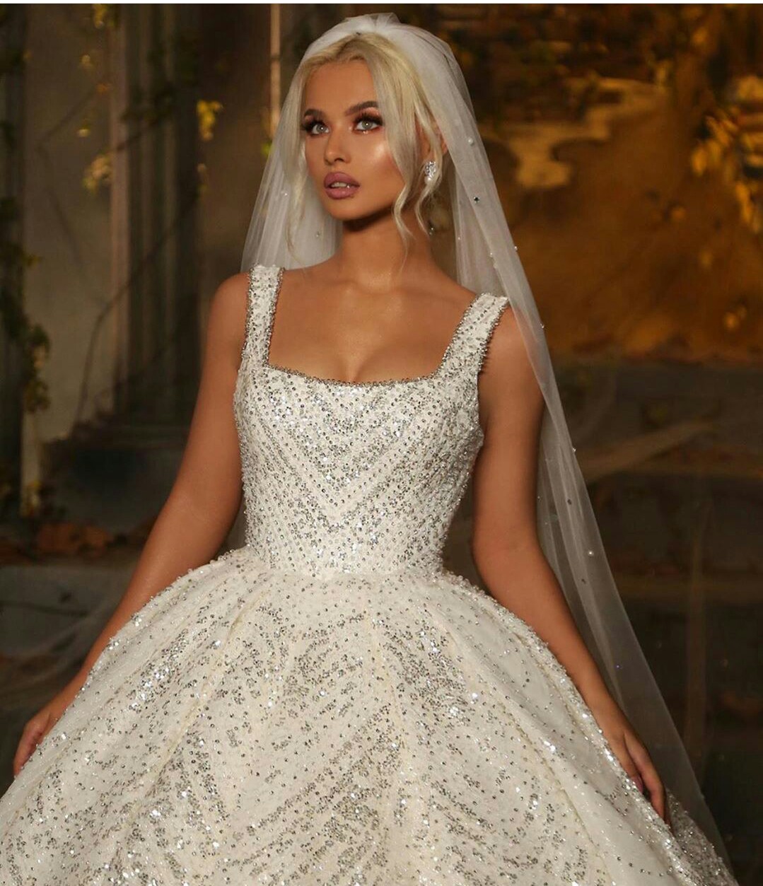 2020 Luxury Church Wedding Dresses Square Neck Lace Bling Sequins Glitter Country Bridal Gowns Sweep Train Luxury Wedding Dress Plus Size